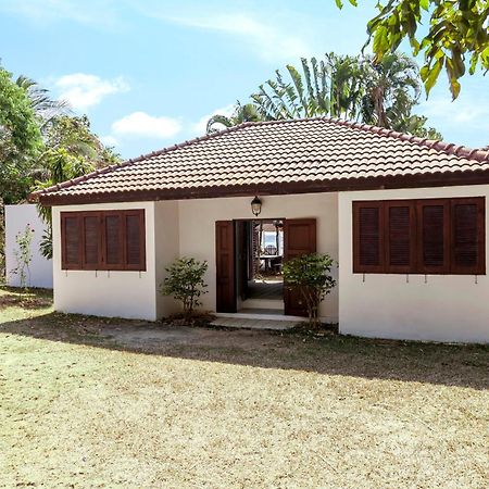 Baan Khunying - Secluded Phuket Beachfront Villa Rawai ภายนอก รูปภาพ