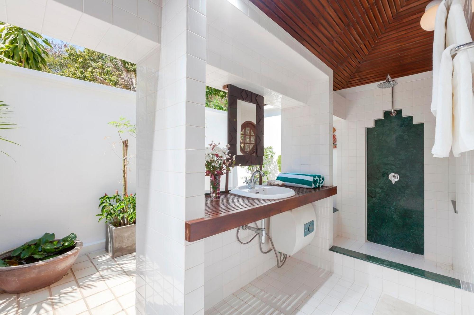 Baan Khunying - Secluded Phuket Beachfront Villa Rawai ภายนอก รูปภาพ