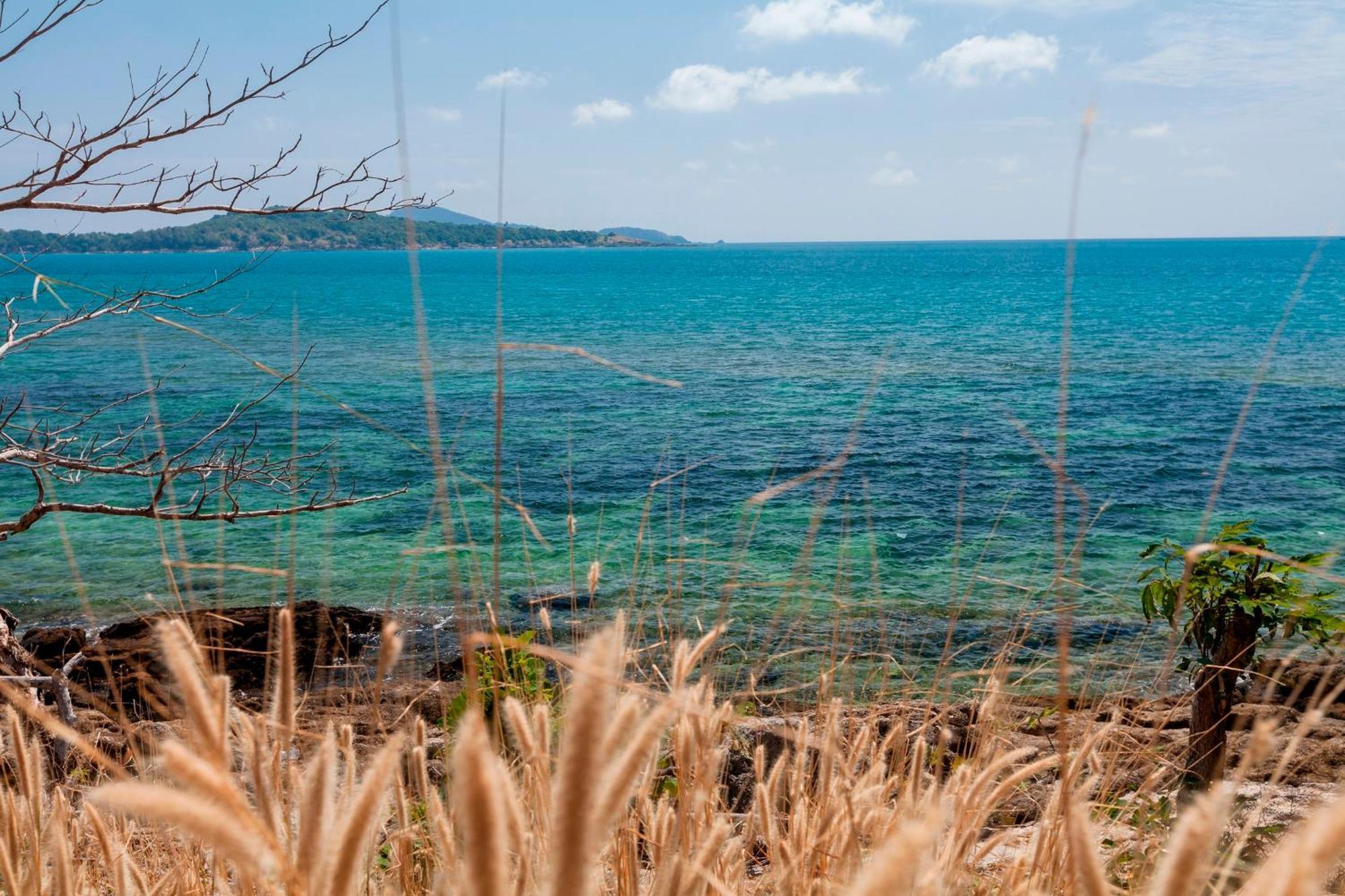 Baan Khunying - Secluded Phuket Beachfront Villa Rawai ภายนอก รูปภาพ