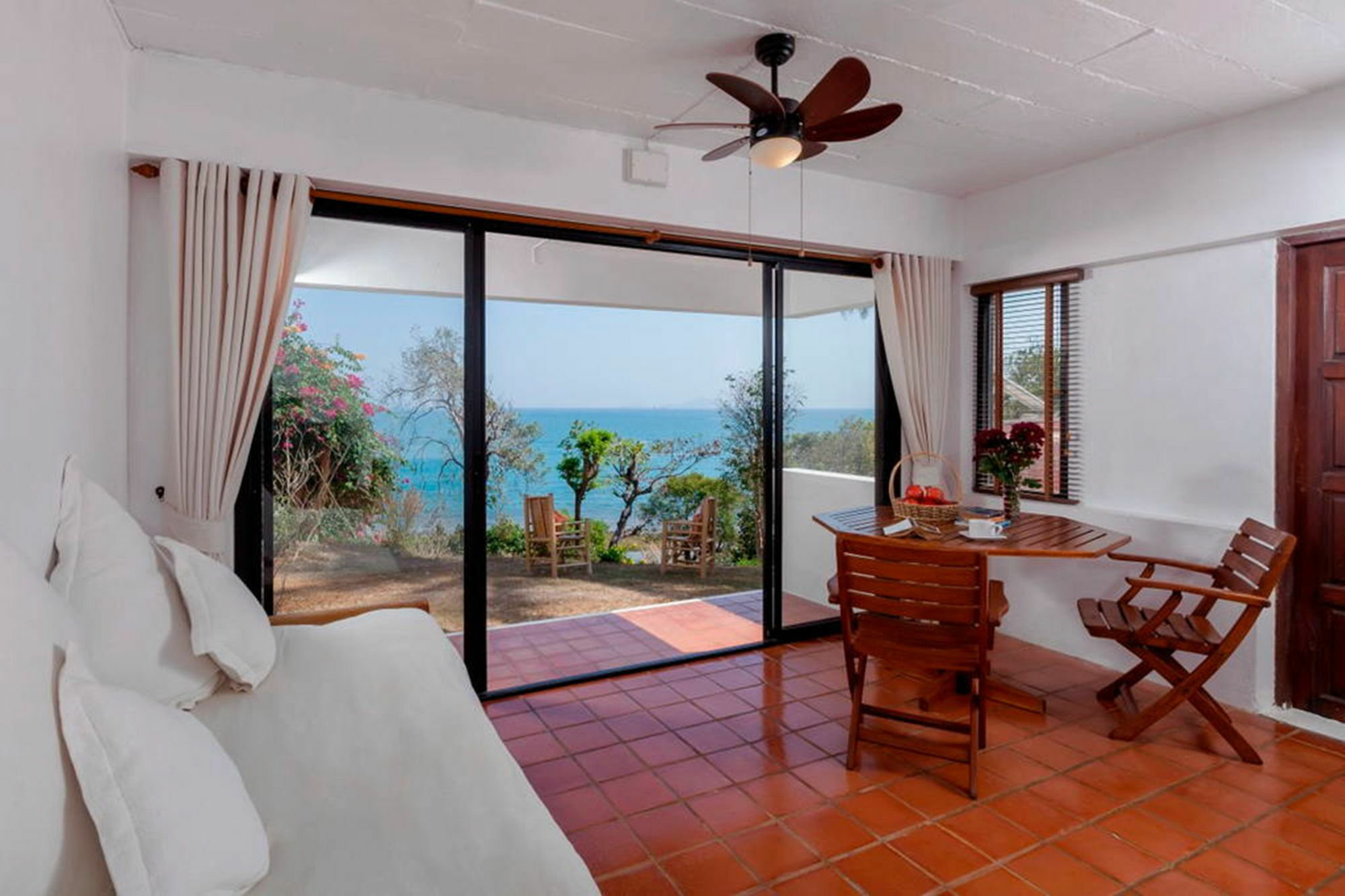 Baan Khunying - Secluded Phuket Beachfront Villa Rawai ภายนอก รูปภาพ