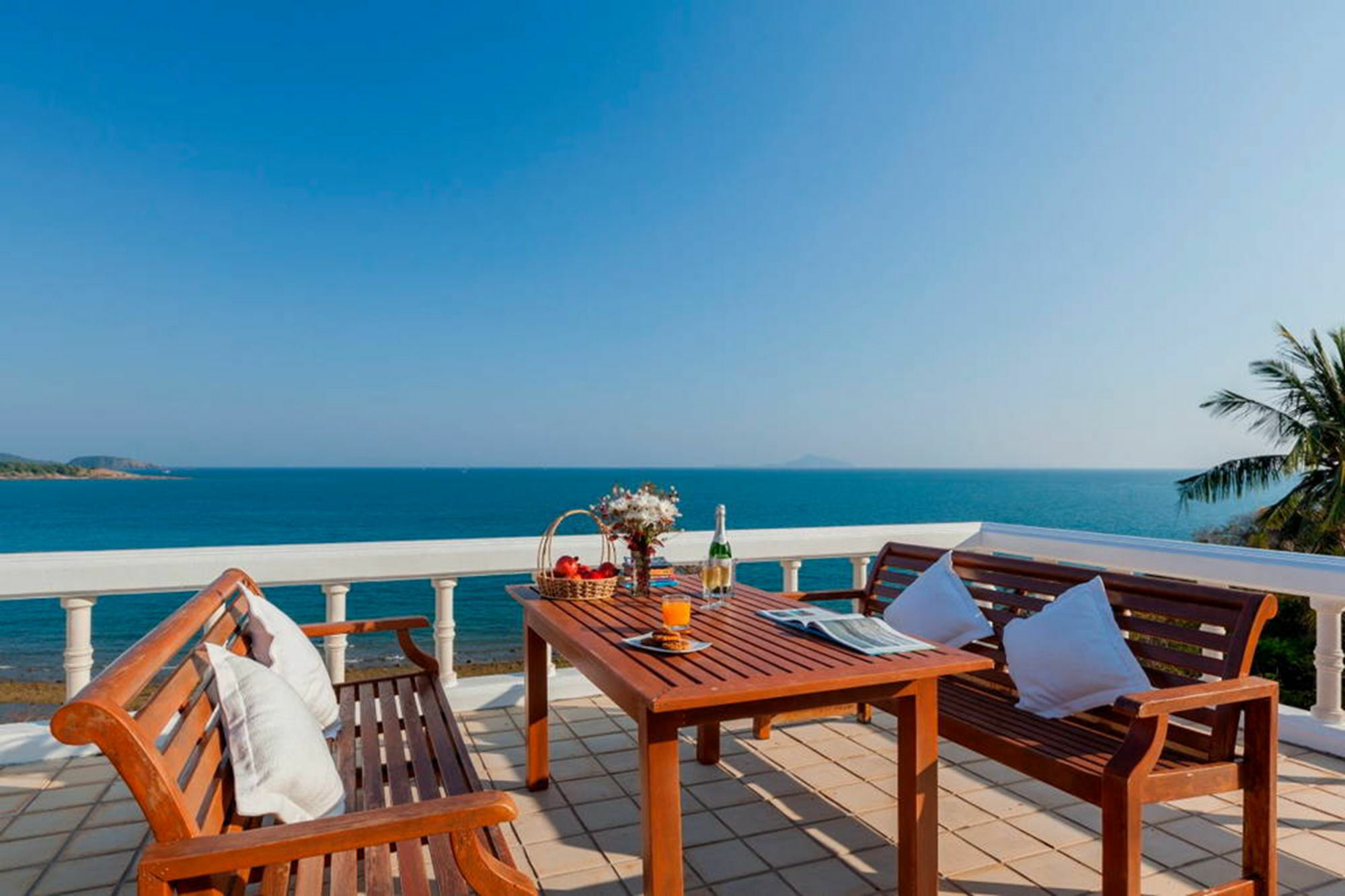 Baan Khunying - Secluded Phuket Beachfront Villa Rawai ภายนอก รูปภาพ